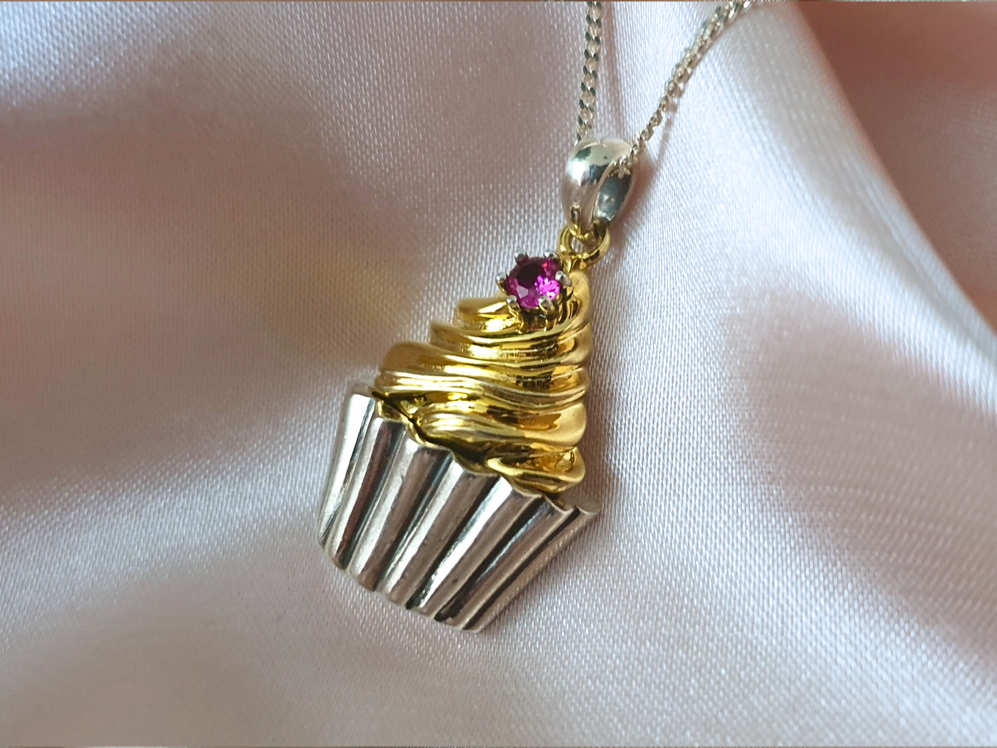 18k Gold and Silver Cupcake pendant